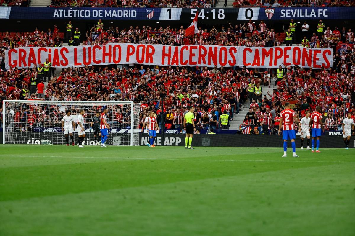 Pasillo y lágrimas en el Atlético: así fue la dura despedida de Luis Suárez y Héctor Herrera en el Wanda Metropolitano