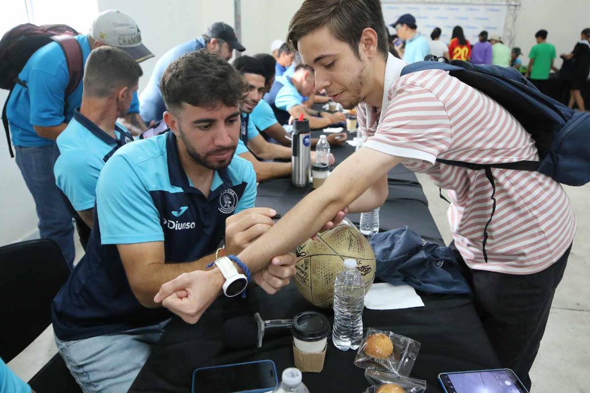 ¿Y Diego Vázquez? Motagua se olvida de su semana desastrosa y lleva alegría a los aficionados