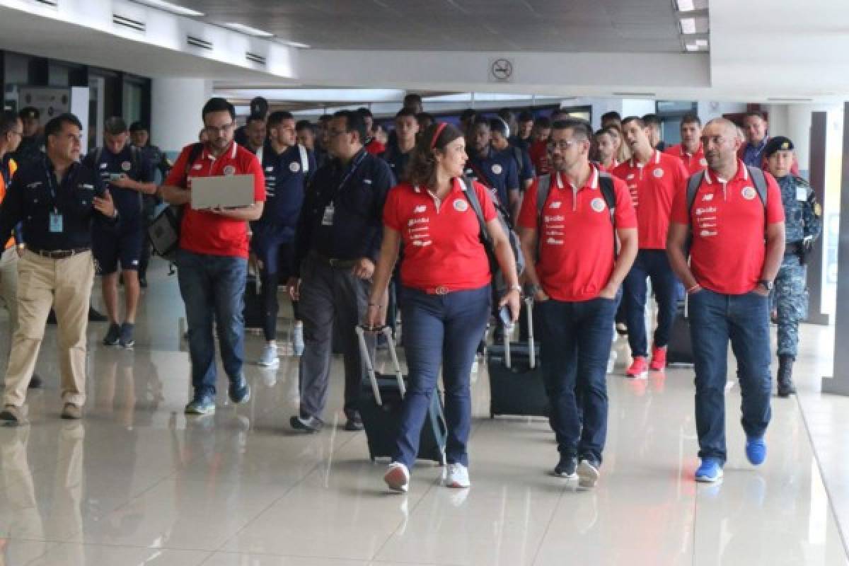 ¡Autógrafos, selfies y lágrimas! Keylor Navas desata locura a su llegada a Guatemala