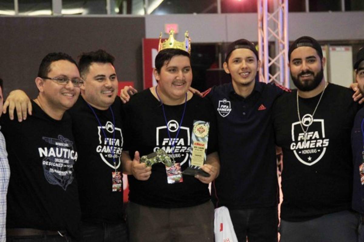 FOTOS: Así fue la fiesta que se vivió con el Rey del Fifón 2018 de Diez