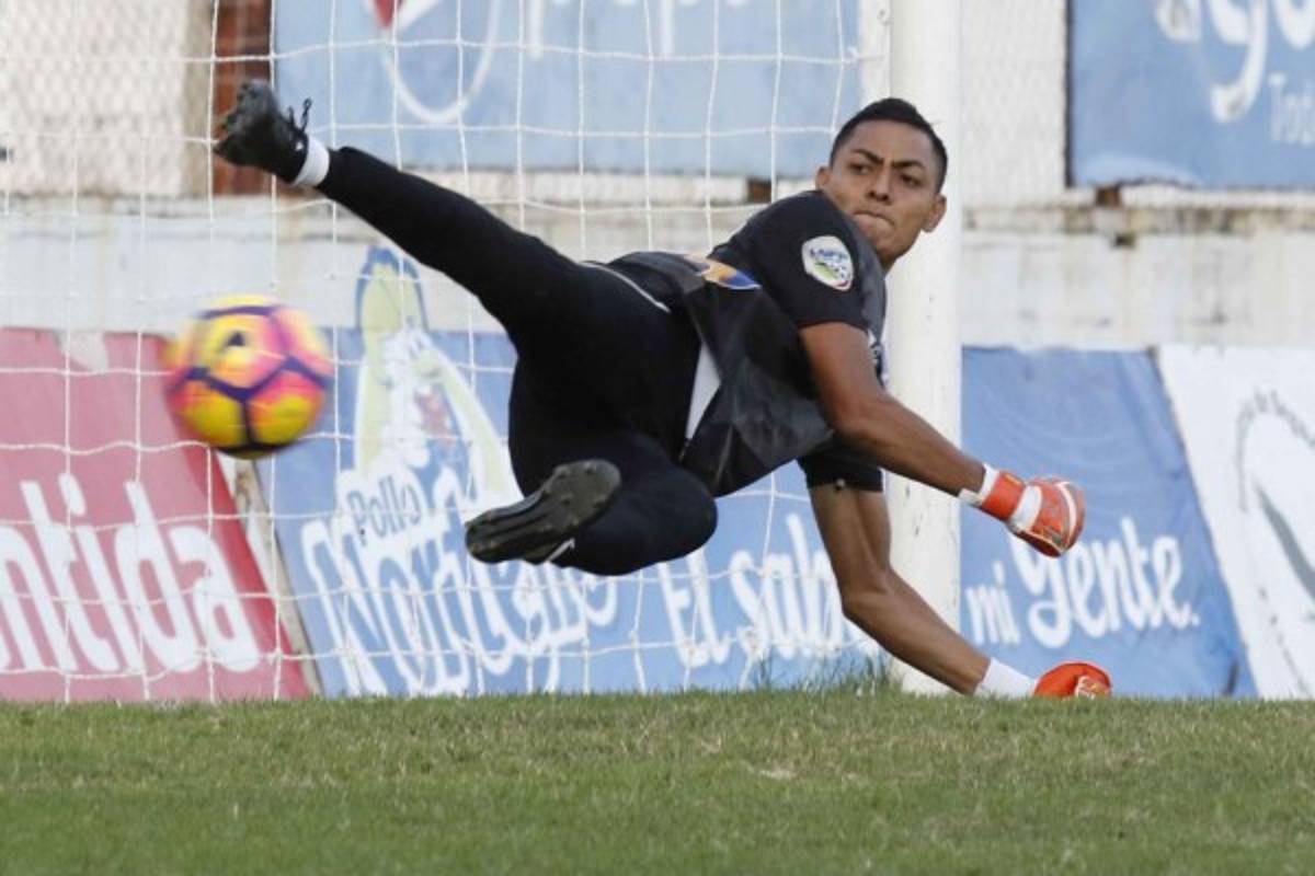 Mercado: Olimpia acuerda renovación, Elis es recomendado en Europa y Espíndola podría volver