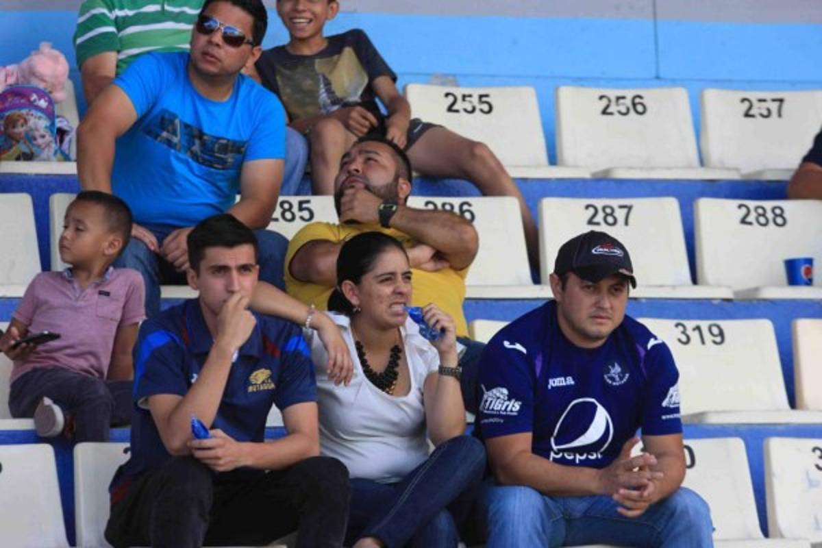 Las mejores imágenes de ambiente del clásico Motagua-Olimpia
