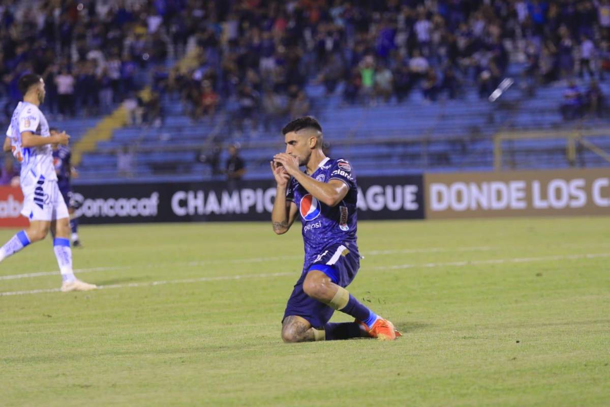 El desespero del DT de Pachuca en el banquillo, la preciosa chica en el Olímpico y el saludo de Lucas Campana
