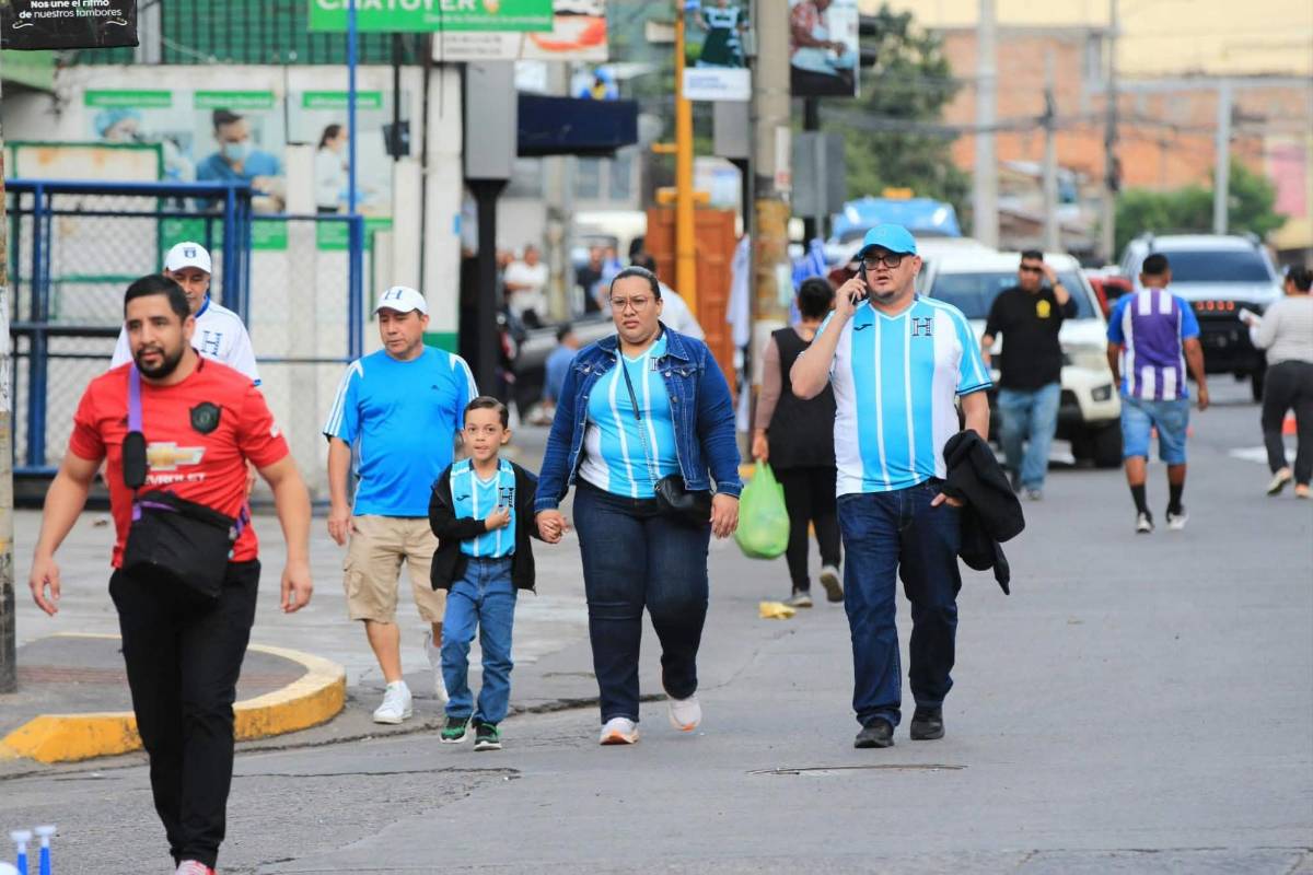 El club que vino a ver a Keyrol,  incómodo beso a Kervin y la de verde se robó las miradas