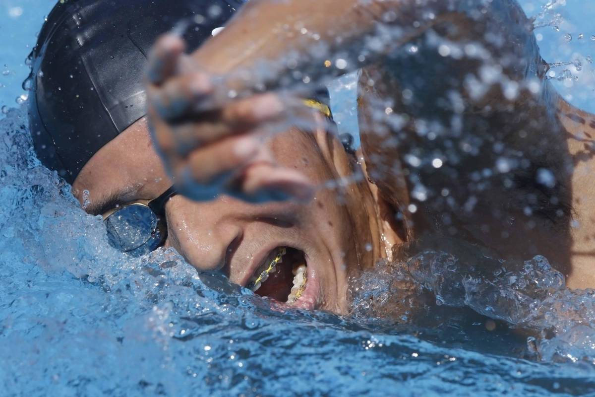 Tremenda captura de nuestro fotógrafo Neptalí Romero durante la competencia de natación.