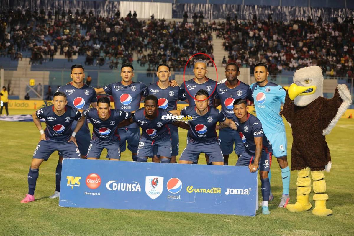 Violencia en las graderías, el extraño look de jugador de Motagua y el cordial saludo entre la Tota y Lavallén