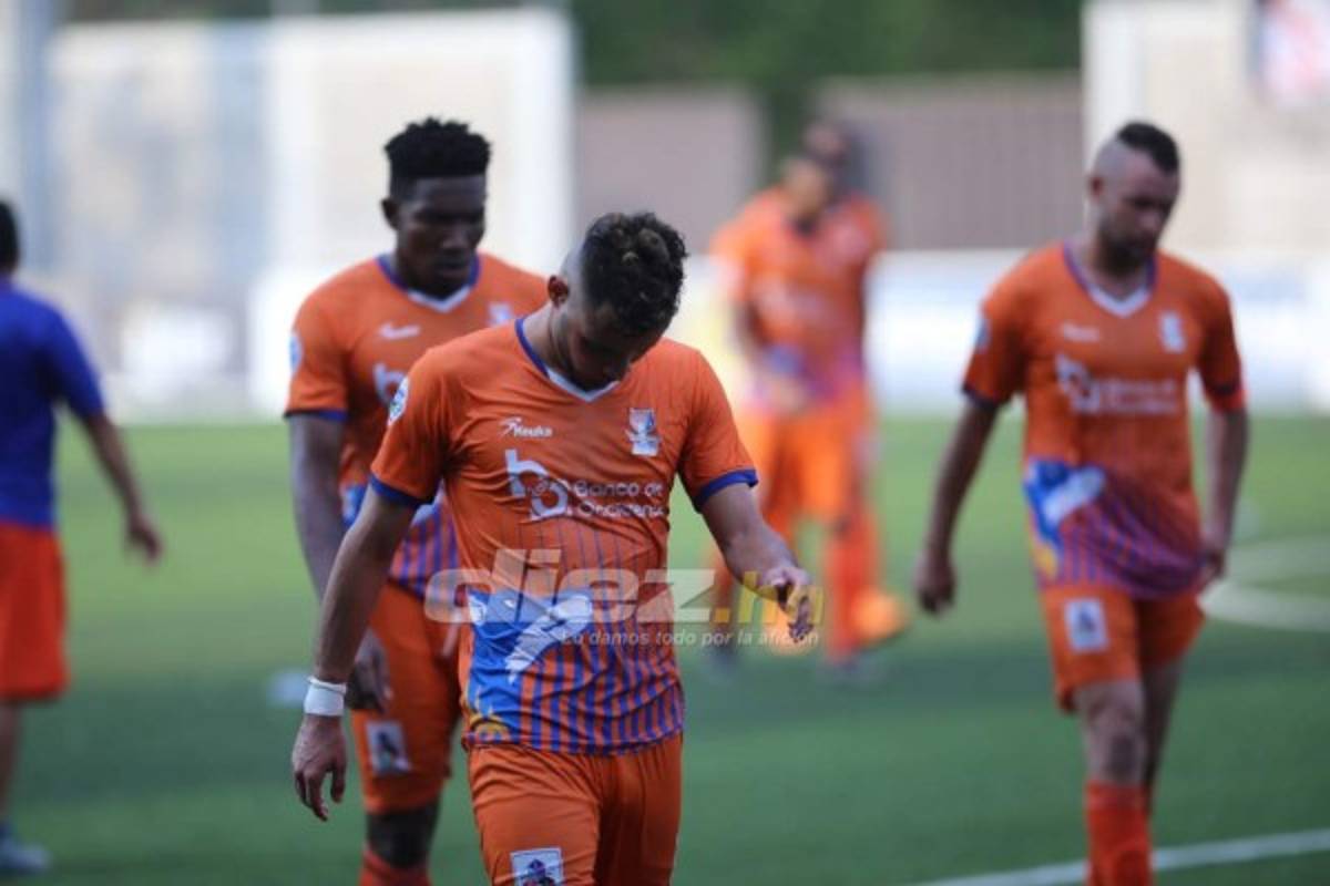 En fotos: La difícil tarde de Pastrana y jugadores de UPNFM terminan abatidos