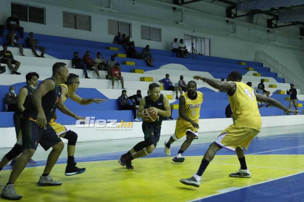 Las actividades de baloncesto continuarán este domingo en el gimnasio municipal de la ciudad industrial. Foto: Neptalí Romero.