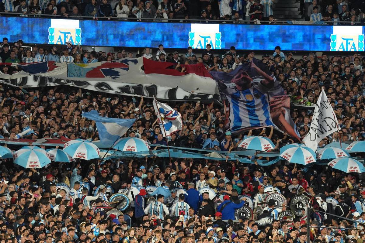Adiós Messi: Scaloni se quiebra, las lágrimas de Leo y el regalo que le dio el árbitro