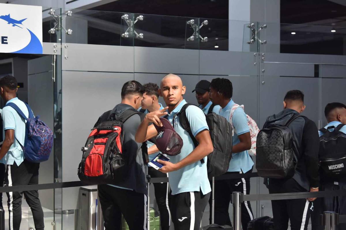 Los dos pelones en la Selección de Honduras tras el debut en las eliminatorias; la Bicolor viajó rumbo a Bermudas