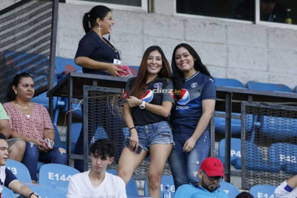 ¡Qué lindo clásico! Cecilia Landa, novia de Deiby Flores, acapara las miradas en el Olímpico