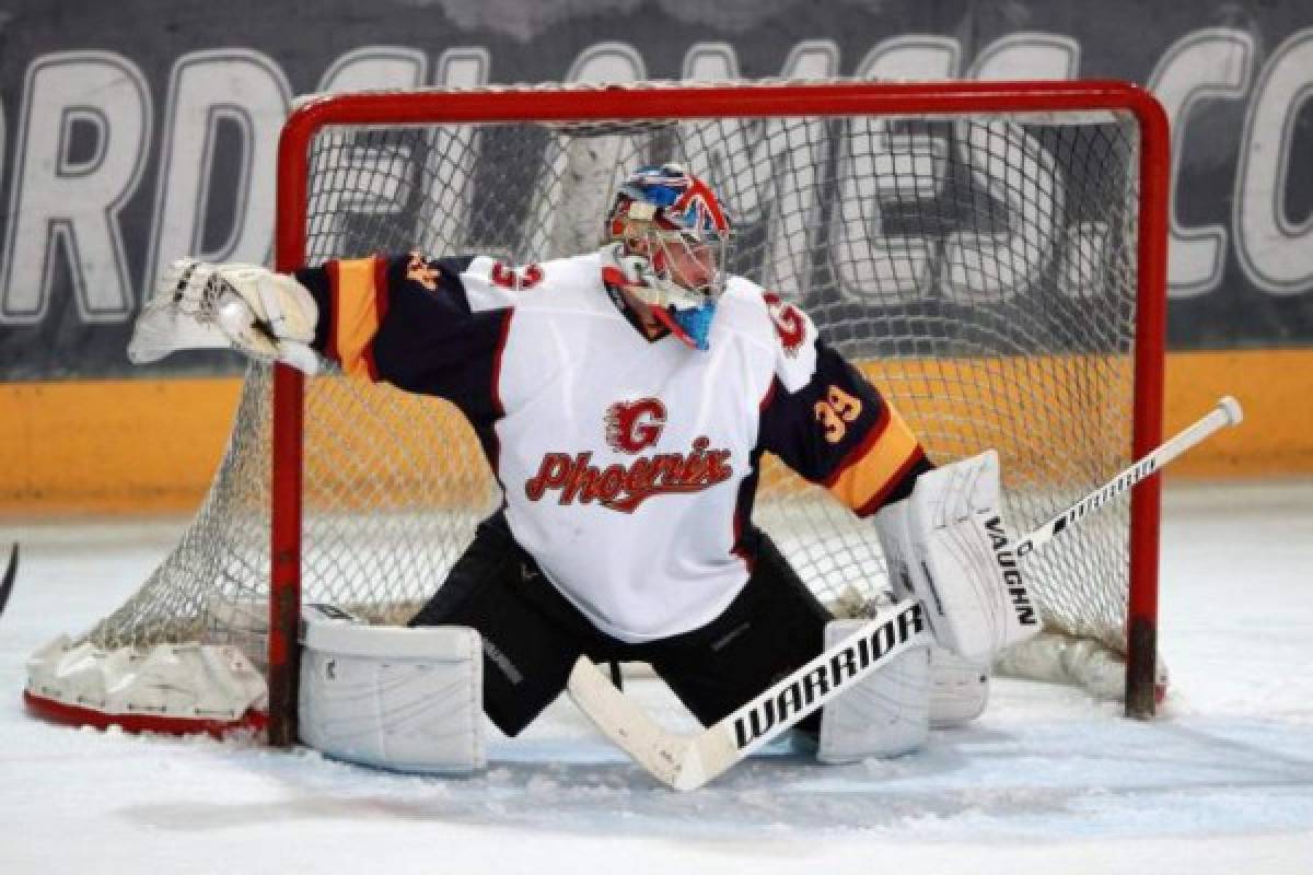 Así fue su debut: Petr Cech, de portero de fútbol a arquero de hockey sobre hielo