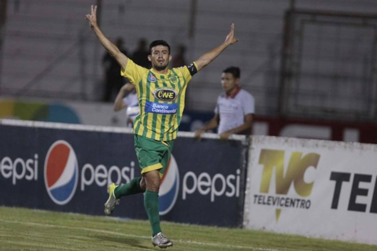 'Nos estamos rompiendo el cu... para que este hijo de pu... se venga a cag...'