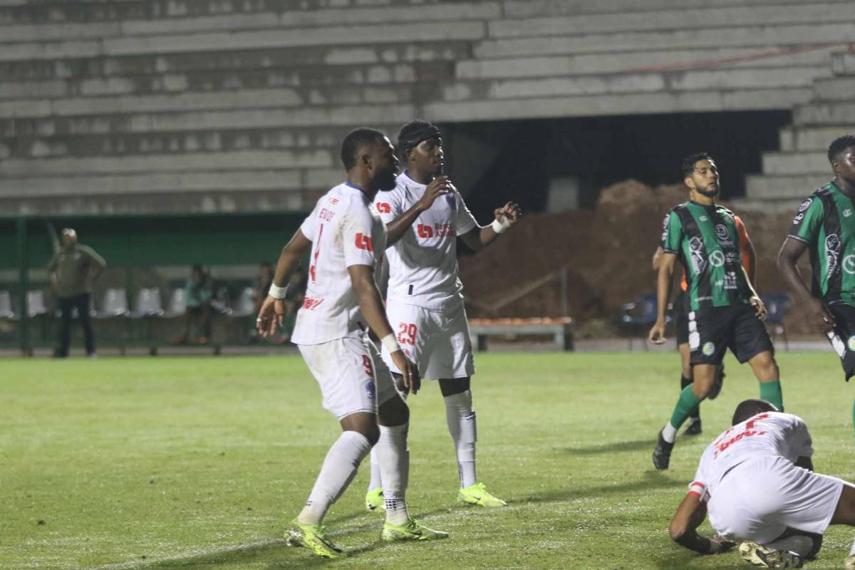 Alberth Elis vivió un día especial al volver a jugar, los saludos de Eduardo Espinel y el festejo de Jorge Benguché en la victoria del Olimpia