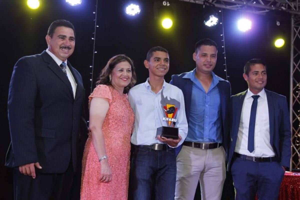 A lo FIFA, se realizó la Gala Kifaru del Instituto Happy New Dawn