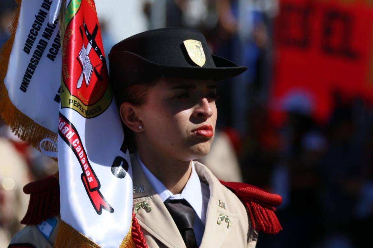 Desfiles patrios de Honduras: Profesoras deslumbraron y las palillonas más bonitas enamoraron