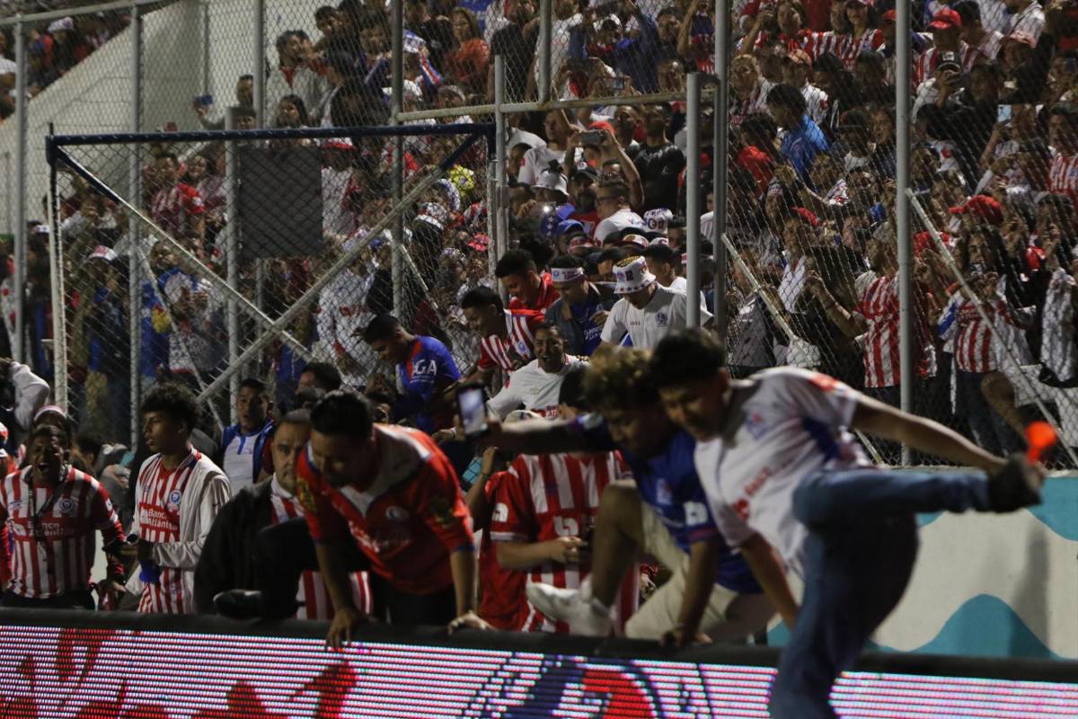 FOTOS: El que se robó el show en el festejo de Olimpia, el beso de Beckeles, legionarios presentes e invasión de cancha