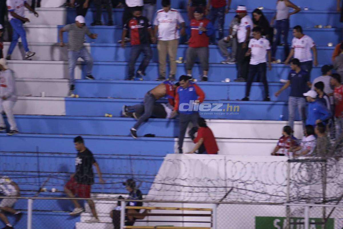 Violencia en las graderías, el extraño look de jugador de Motagua y el cordial saludo entre la Tota y Lavallén