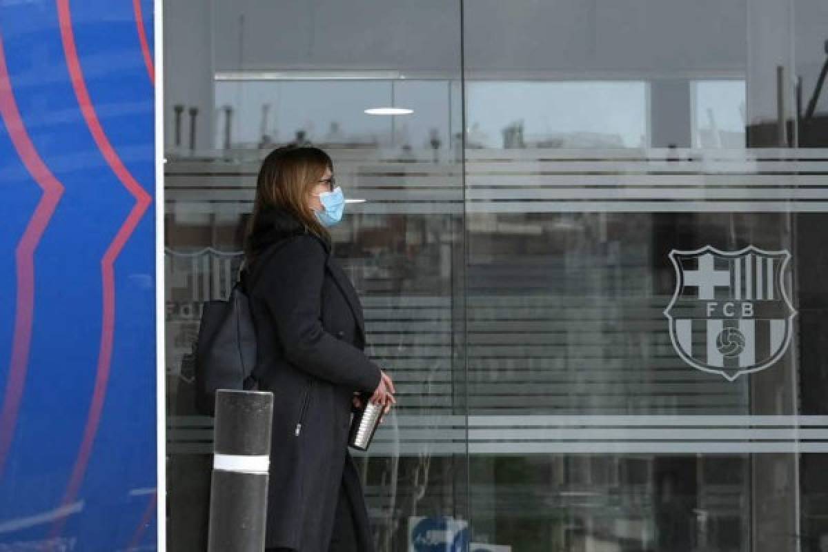 ¿Qué buscan? Así entraron los Mossos d' Esquadra al Camp Nou: Hasta un perro es parte de la investigación