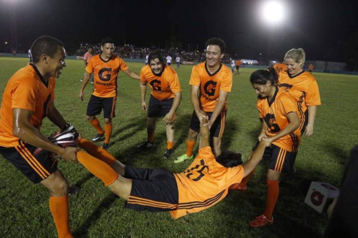 Los mejores momentos del Chologol 2018: Celebraciones extrañas, chicas bellas ¡Hasta un desmayado!