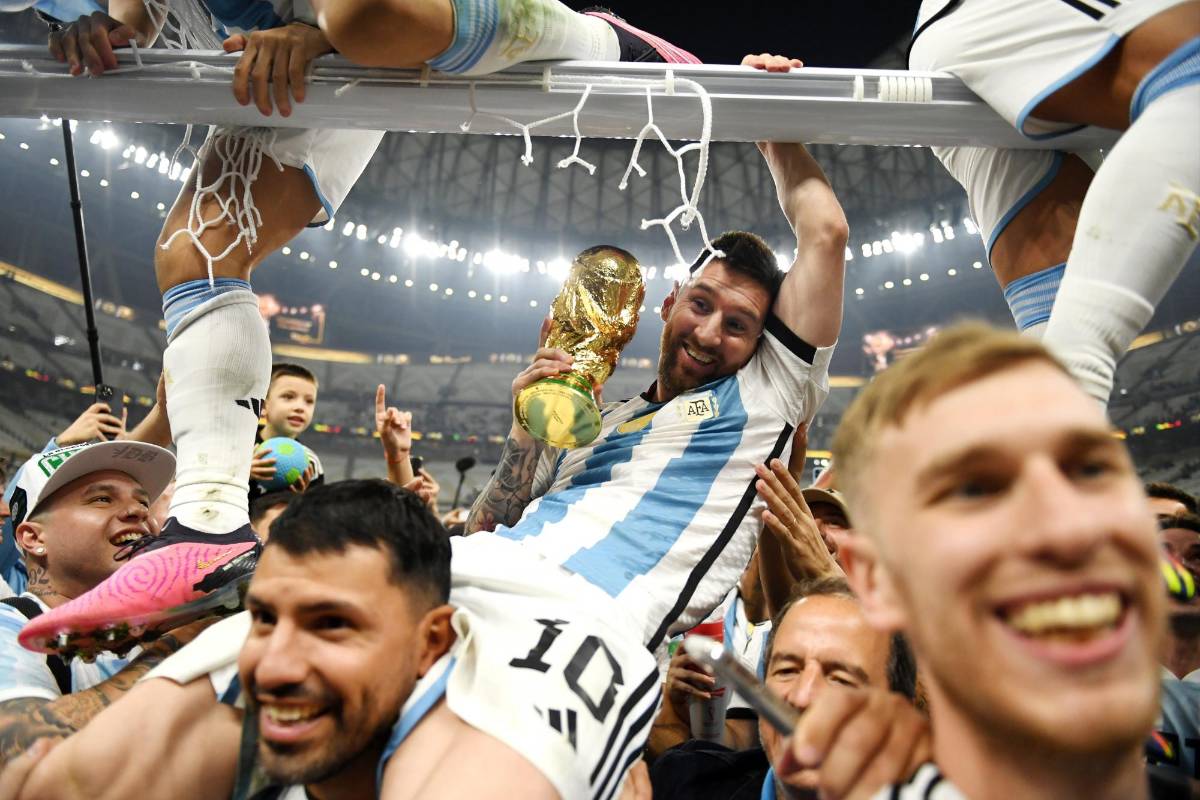 Messi es exaltado: festejo por los aires, Antonella rompe en llanto, hizo recordar a Maradona y el detalle de la camiseta Argentina