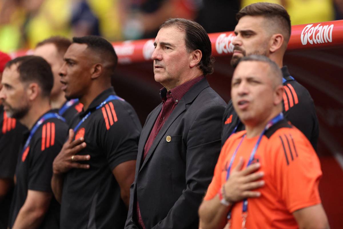 Copa América 2024: ¿Por qué Néstor Lorenzo, entrenador de Colombia, utiliza la misma camisa en todos los partidos?