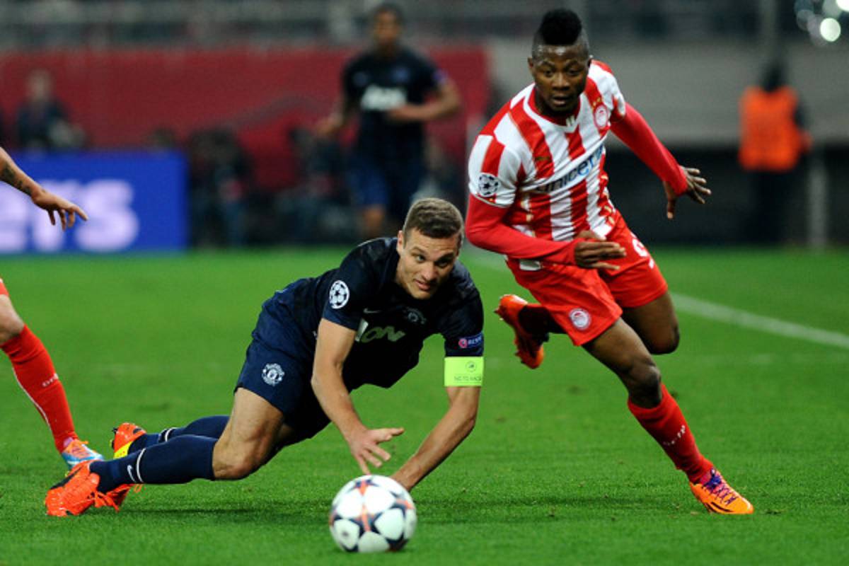 Olympiacos gana 2-0 y deja en coma al Manchester United