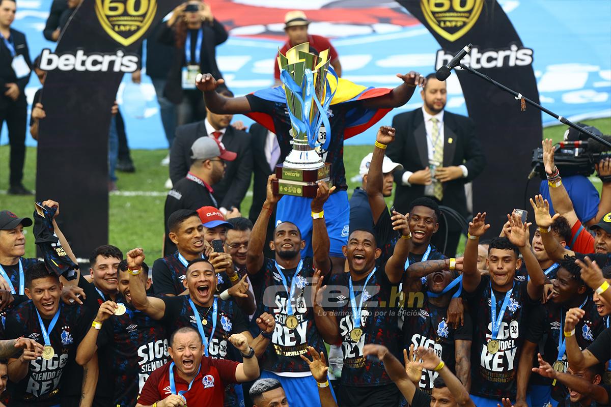 Olimpia se coronó en el Yankel: Menjívar y Beckeles festejan con puros, locura de Araújo y los que celebraron con sus novias