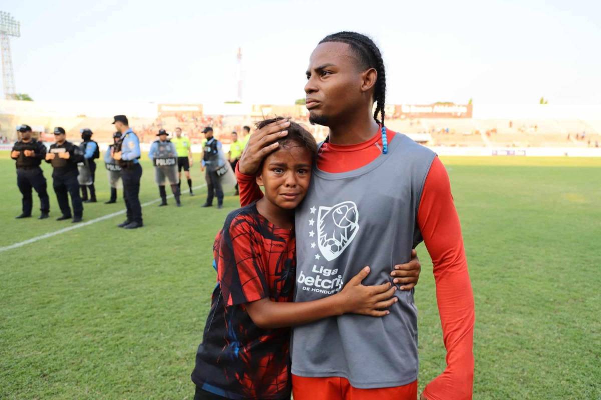 ¡Tremenda fiesta en La Ceiba! Aficionados del Vida se toman la calle festejando el triunfo que los acerca a la salvación