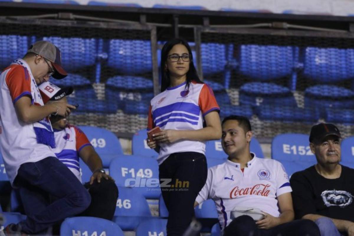 Las chicas, el gato negro y el ambientazo para alentar al Olimpia ante Seattle Sounders