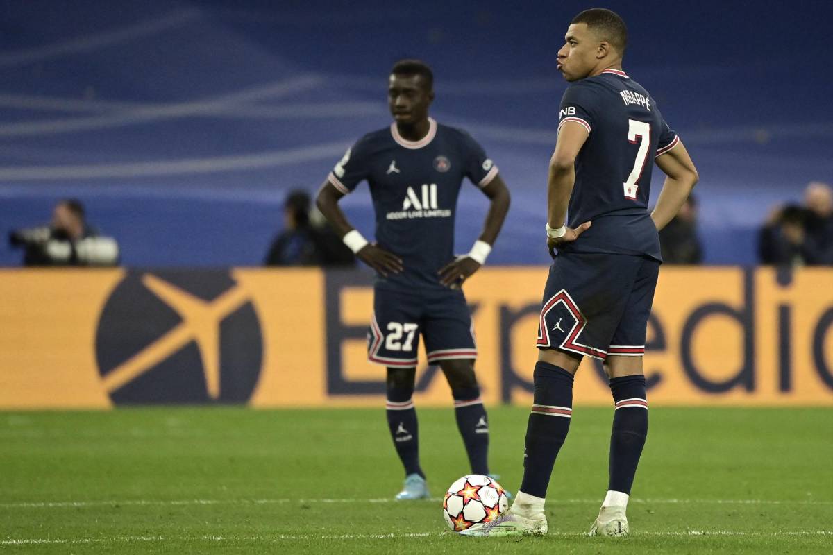 FOTOS: Messi totalmente hundido, Alaba consuela a Mbappé y el tremendo beso de Benzema a Vinicius tras eliminar al PSG