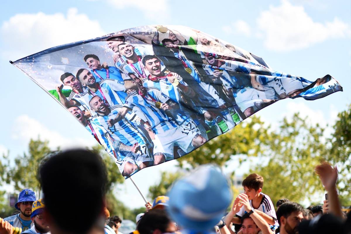 Copa América: la fiesta de la afición de Argentina para el duelo con Ecuador y Antonela Rocuzzo se roba las miradas