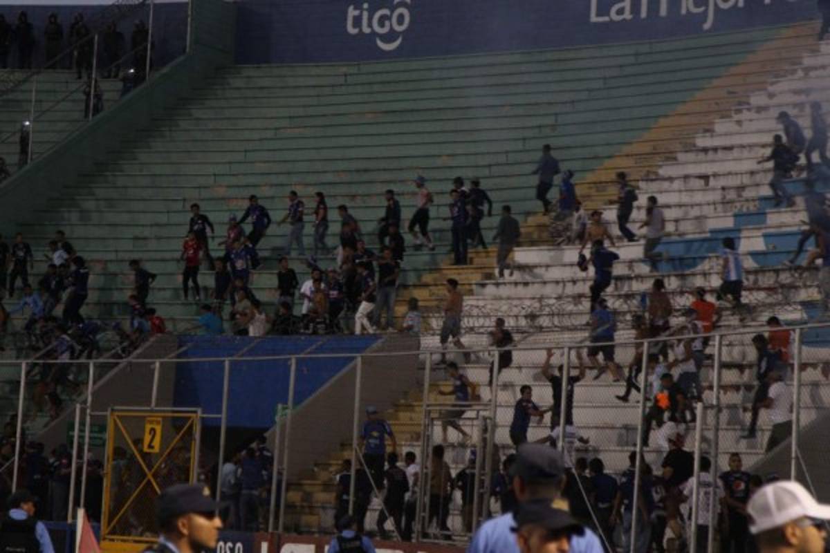 Las otras fotos que no viste del Motagua-Olimpia que terminó en caos