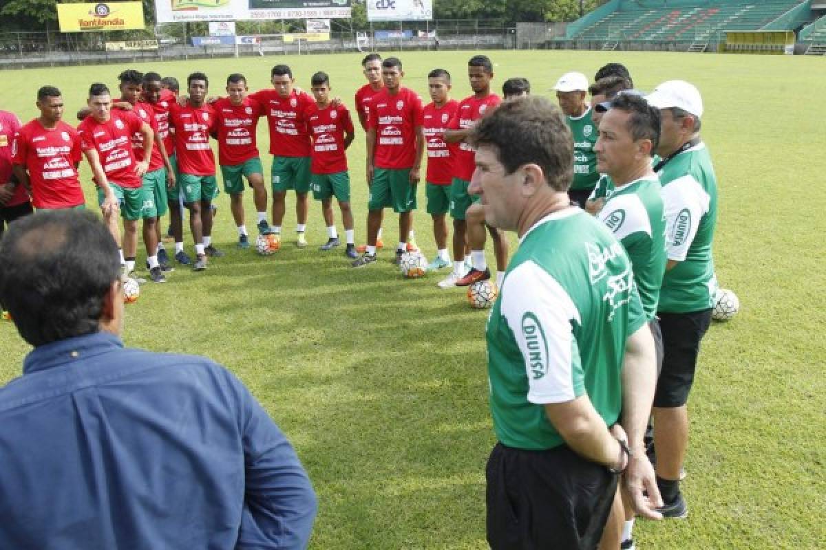 Peleas, expulsiones, festejos y muchas polémicas: Las fotos de Héctor Vargas por Marathón