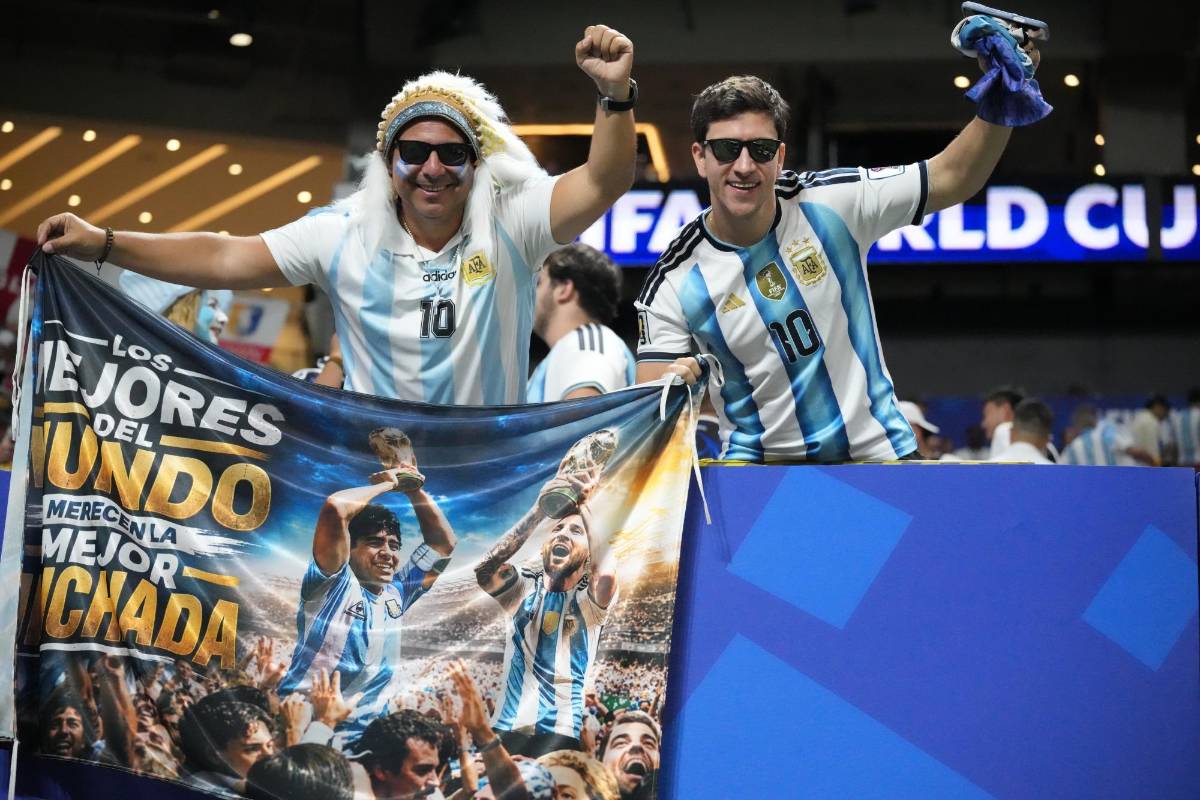 Ingleses y argentinos viven una guerra futbolística recordando la batalla del 86