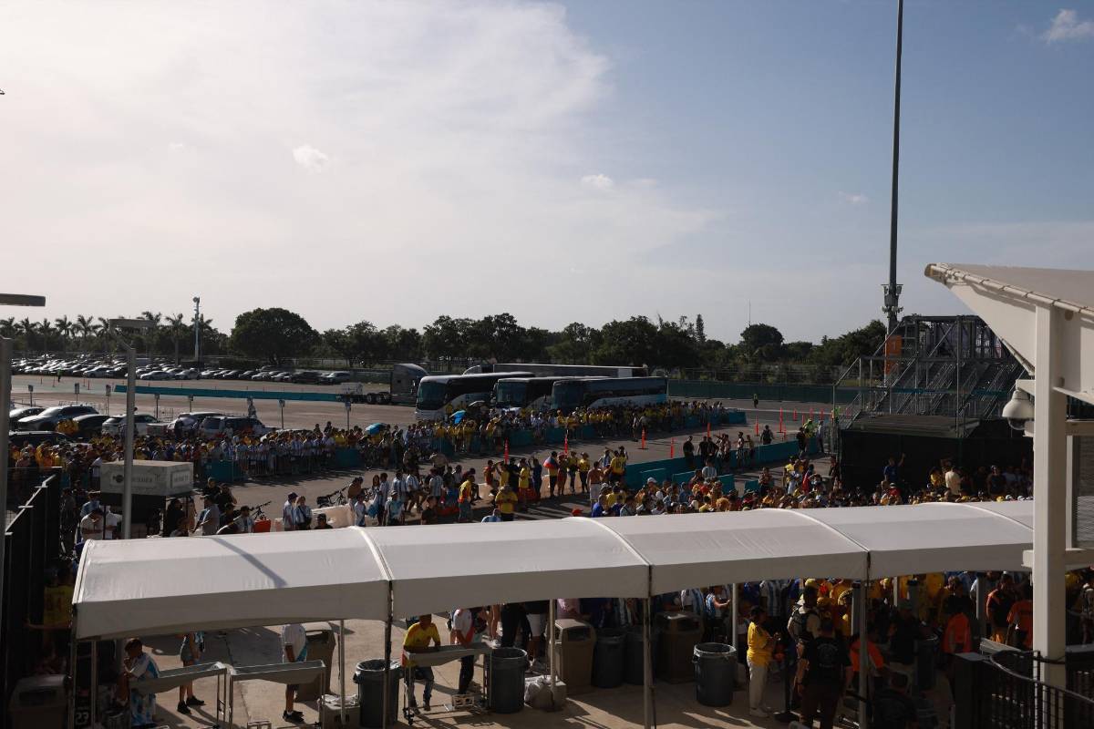 Batalla campal en la final de Copa América: hinchas causan caos, Policía captura aficionados en la previa Argentina vs Colombia