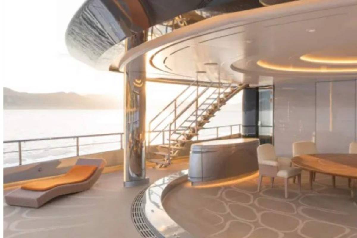 Increíble: El superyate del multimillonario dueño del Tottenham que tiene hasta cancha de tenis