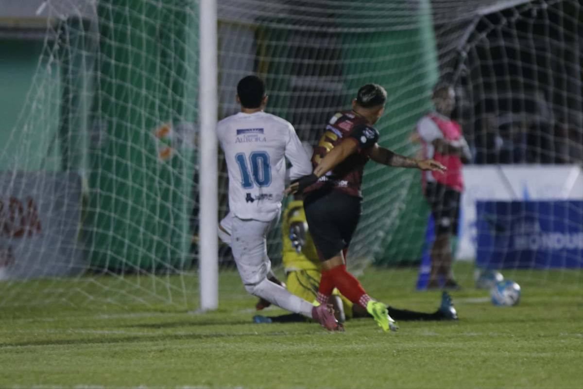 El hermoso gesto de Erick Puerto con su madre, las lágrimas de desahogo en su póker y el récord que hizo en Platense