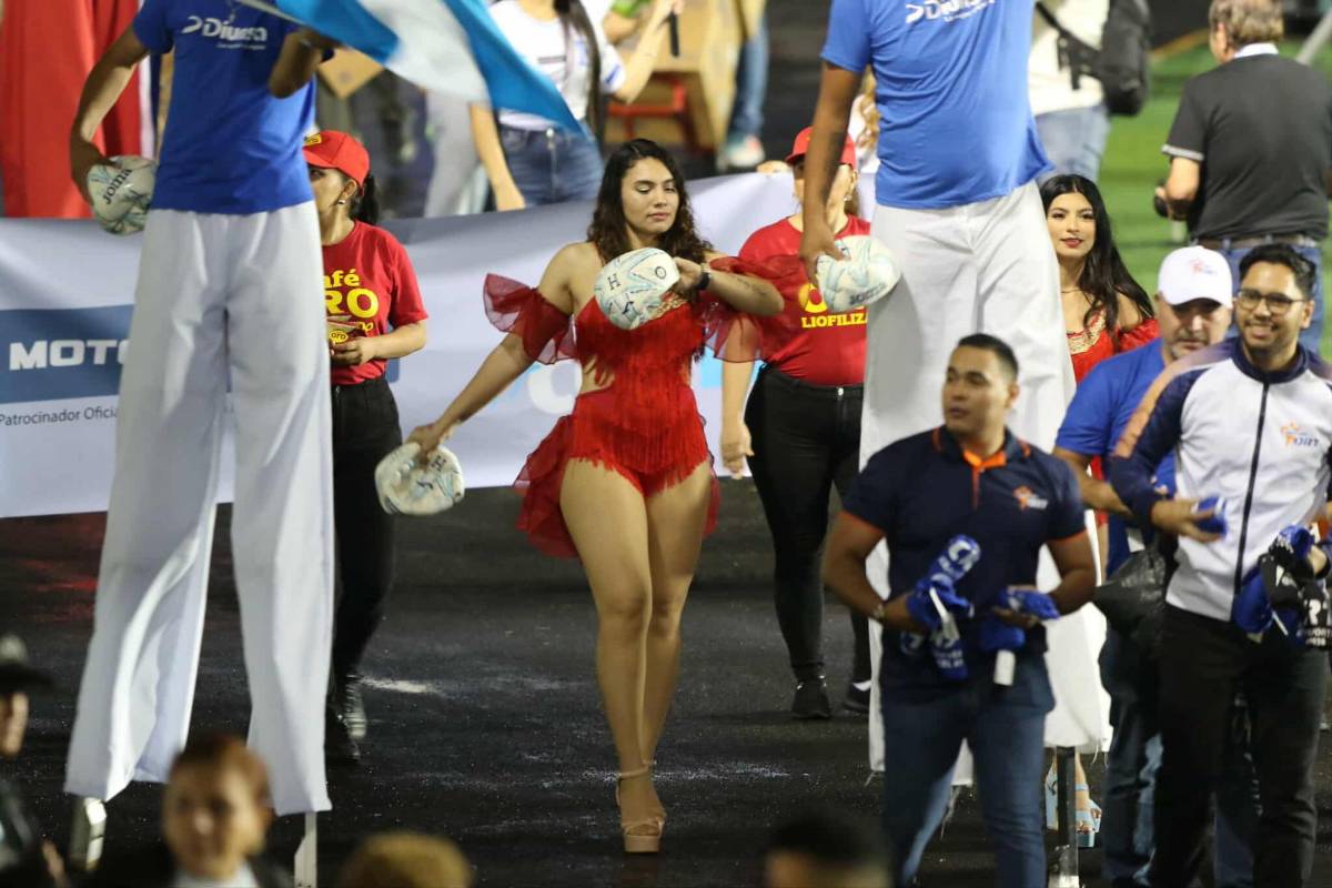 La bella nicaragüense que enamoró y las hondureñas que arrancaron suspiros; el ambiente del Honduras vs Nicaragua