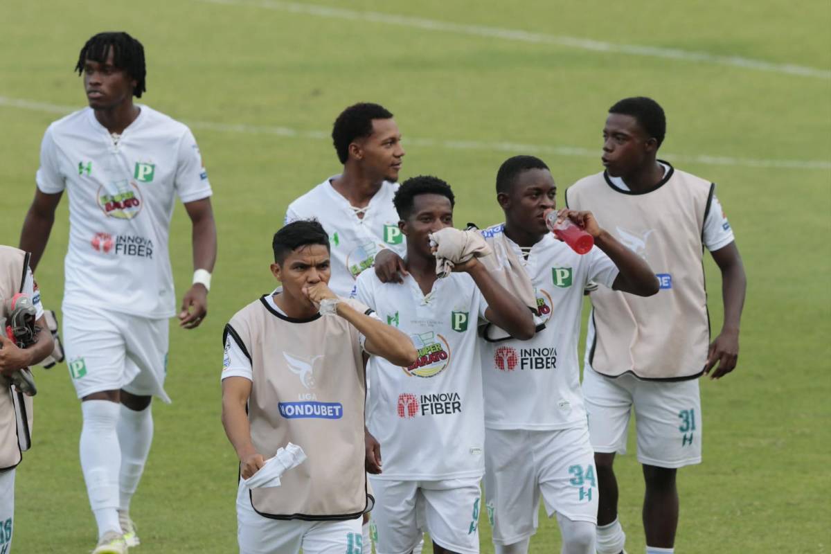 ¿Entró la barra del Olimpia? Infiltrados, Platense llevó bellezas a las gradas y así se quitó la ansiedad Chirinos