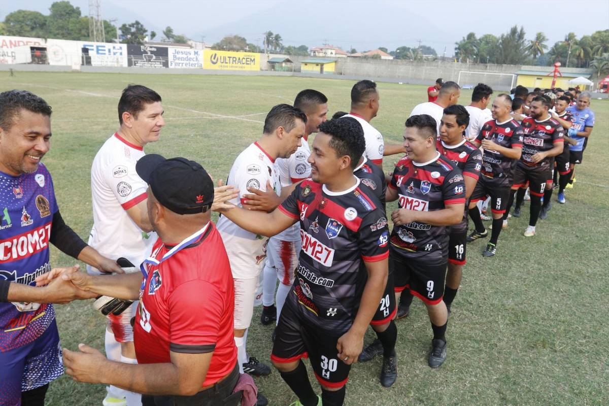 El boxeo de Tyson y Will Barahona, los siete goles del ‘Matador’ Velásquez y ¿quiénes son las bellezas que enamoraron en juego de leyendas de Olimpia?