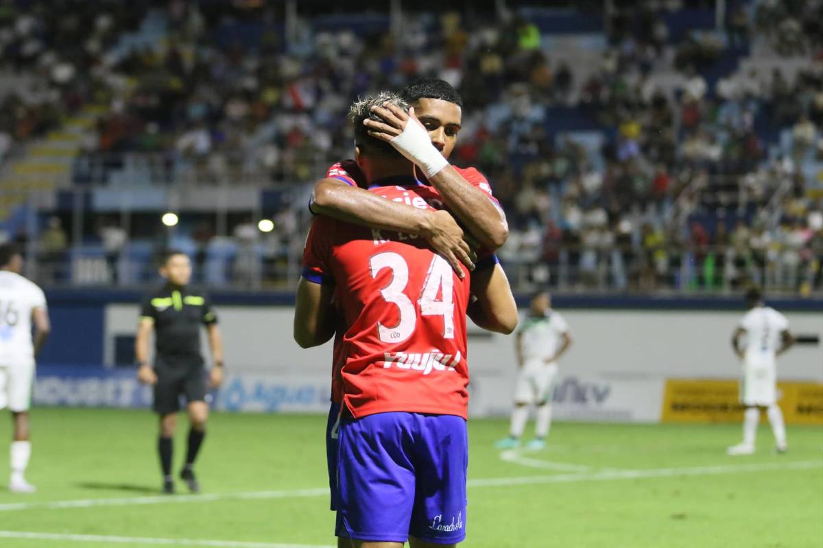 Olimpia celebra en Juticalpa, el debutante de Espinel, bellas chicas y el aficionado que se infiltró en el Juan Ramón