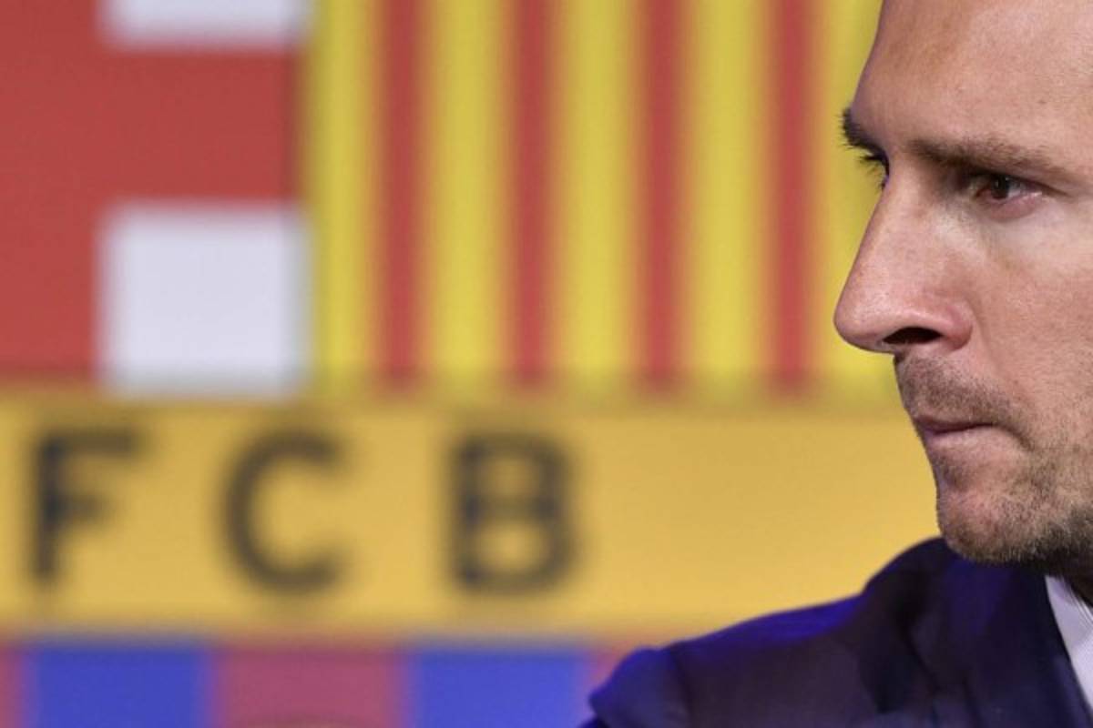 Las desgarradoras imágenes de Messi en su despedida: mar de lágrimas frente a Antonela y leyendas del Barcelona