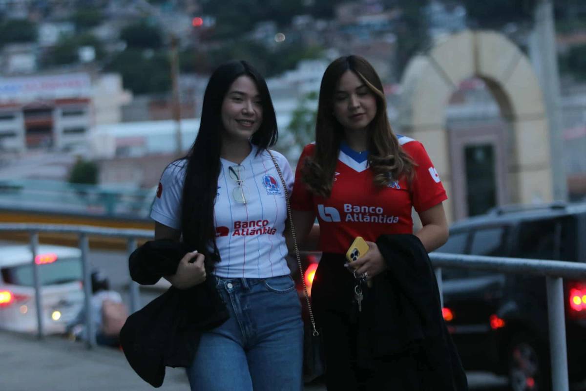 Fiestón de la Ultra Fiel, guapas chapinas y todo el ambiente del Olimpia-Xelajú por Copa Centroamericana