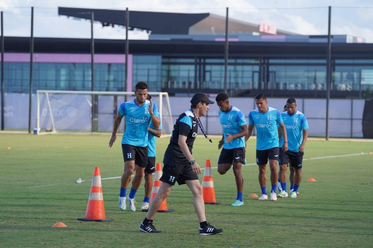 Choco Lozano y David Ruiz, los más buscados por la afición, Luis Palma se sumó a la Selección y hubo visita especial