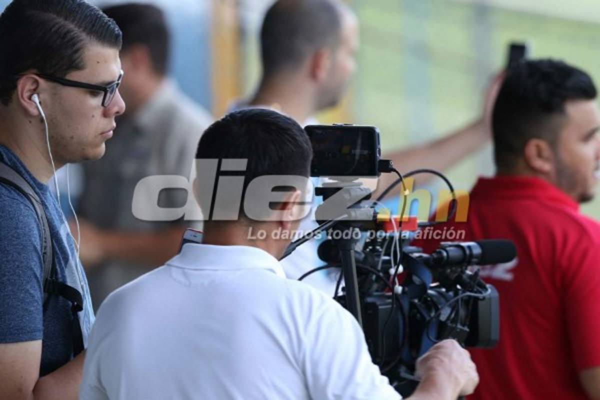 Caras largas, lesionados, nutrida presencia de prensa y una nueva dupla en Honduras