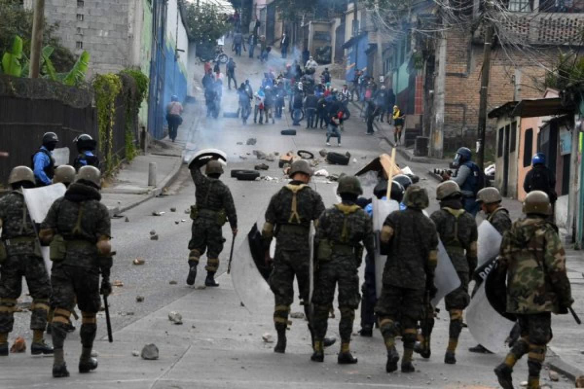 Bloqueos de calles y enfrentamientos dejan protestas en Honduras