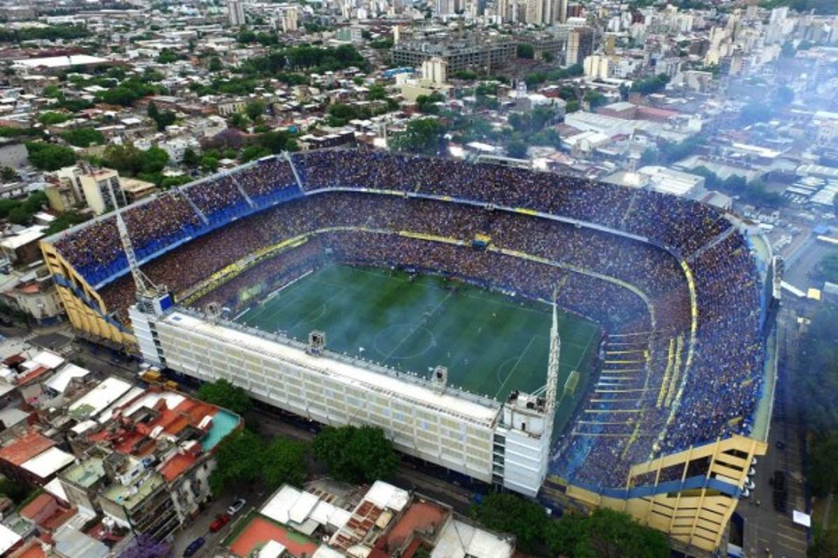 No se vio en TV: El regaño de Tévez a jugadores de Boca y la manta que enoja a River