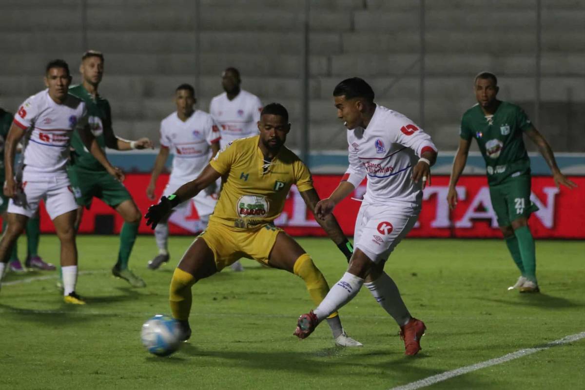 El gesto de Olimpia con Georgie Welcome, el que rompió su mala racha y fichaje se presentó ante la afición