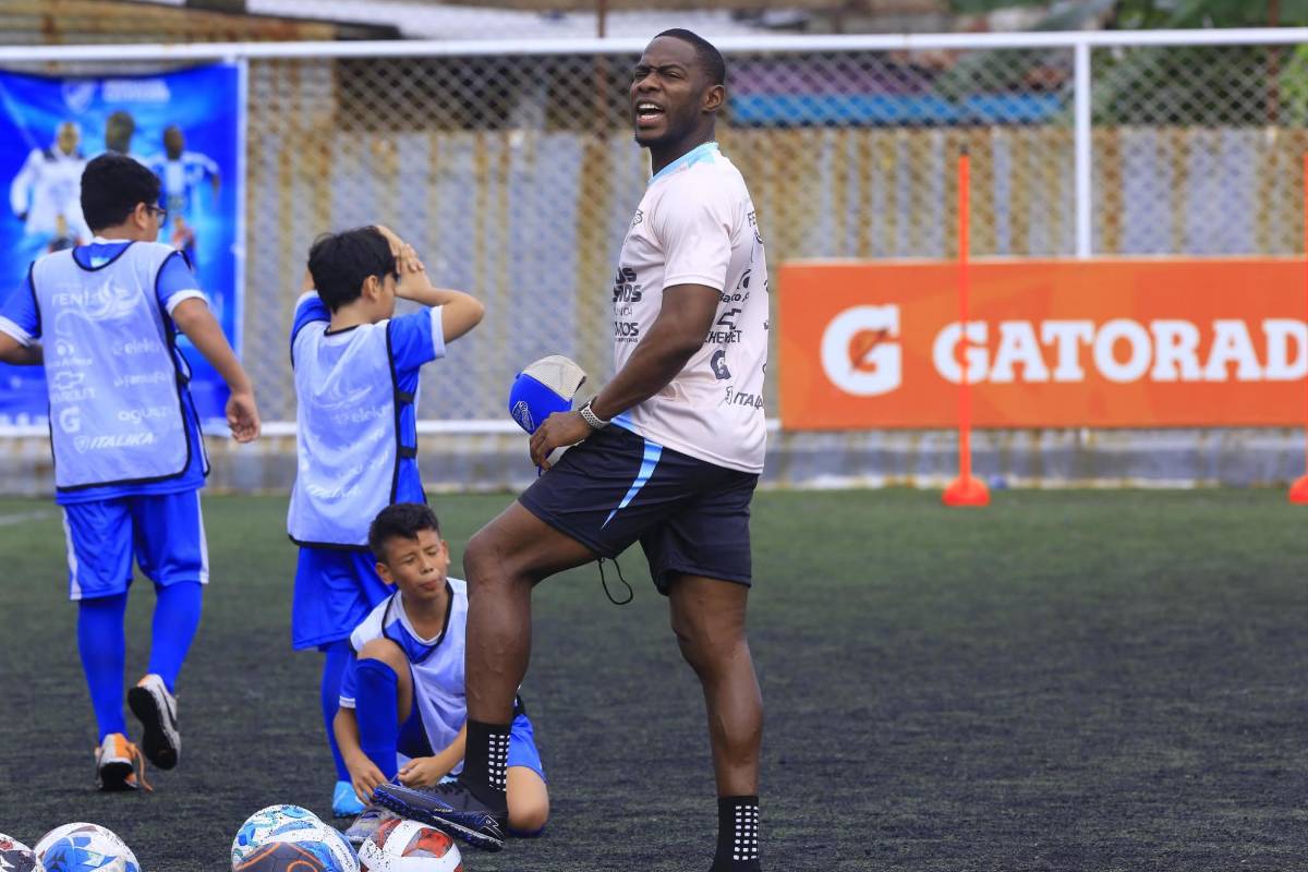 David Suazo, Wilson Palacios, Maynor Figueroa y otros exjugadores llevan vida y fútbol en las Clínicas Hermanos Catrachos